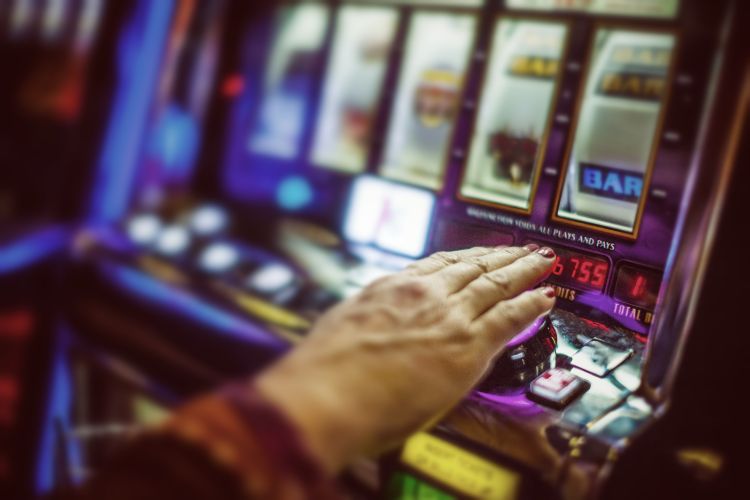 1万円で遊べるおすすめギャンブルは?少額でもコツコツ稼ぐコツを解説